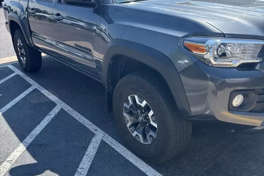 2022 Toyota Tacoma TRD Off-Road V6 photo 1
