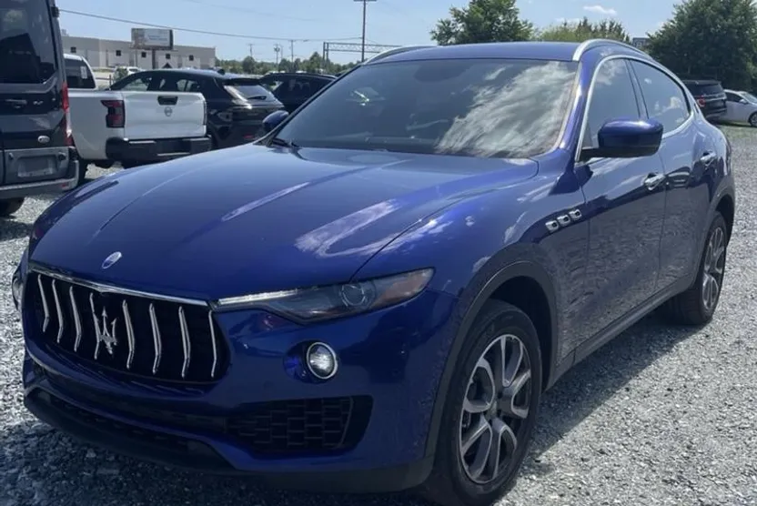 2017 Maserati Levante S photo 1