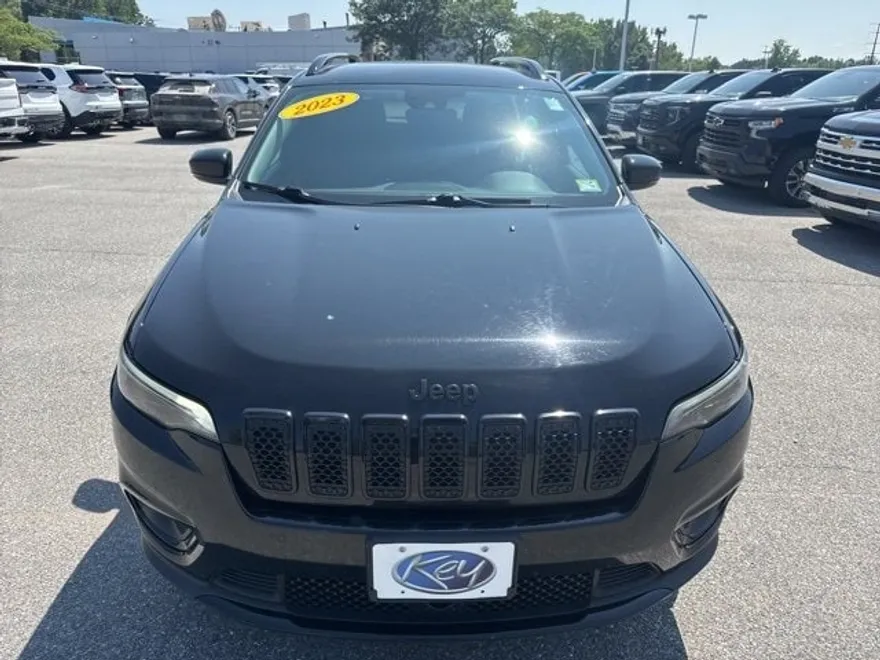 2023 Jeep Cherokee Altitude Lux photo 1