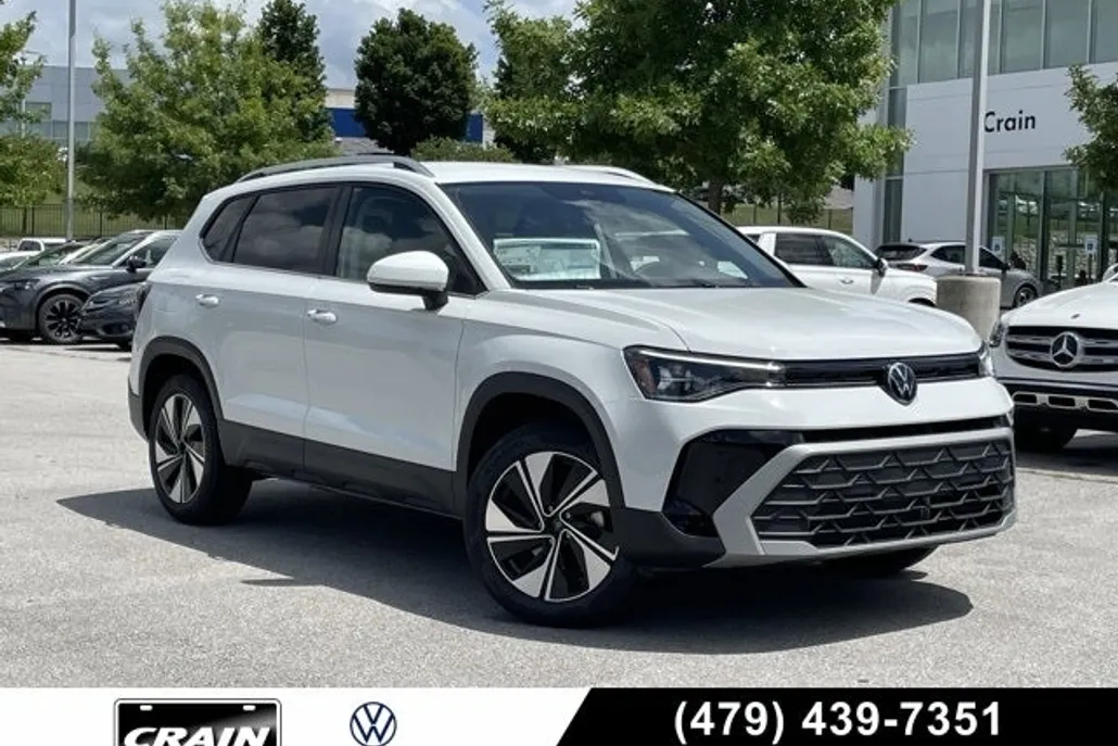 2025 Volkswagen Taos SE photo 1