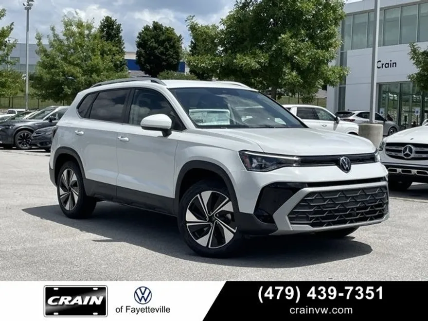 2025 Volkswagen Taos SE photo 1