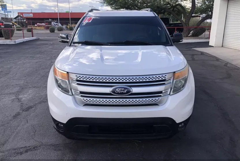 2014 Ford Explorer XLT photo 1
