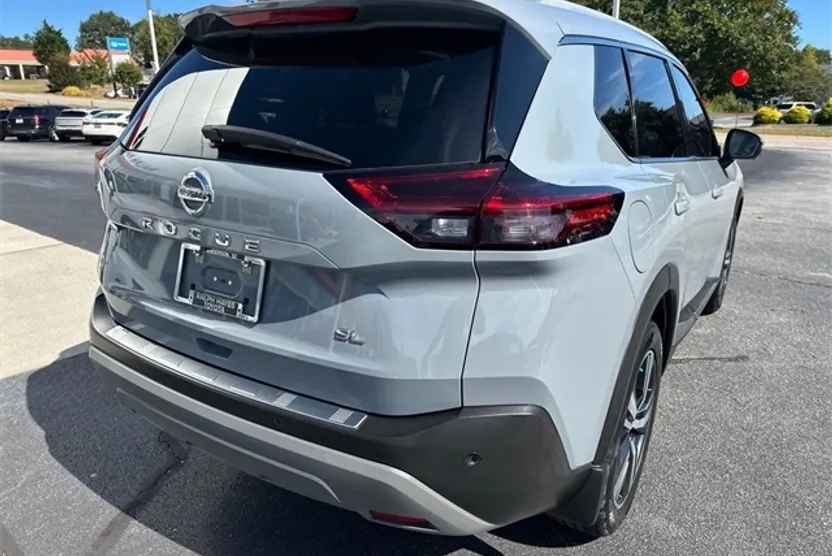 2021 Nissan Rogue SL photo 1