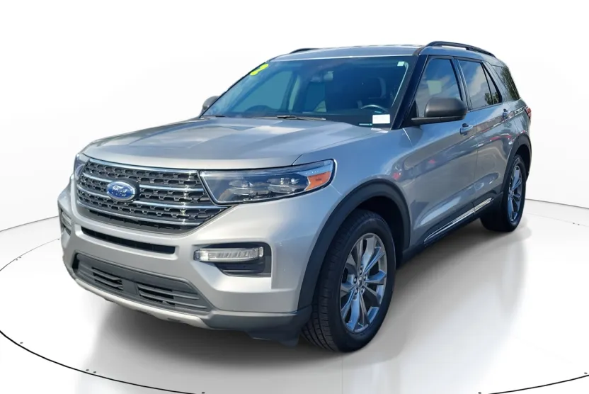2022 Ford Explorer XLT photo 1