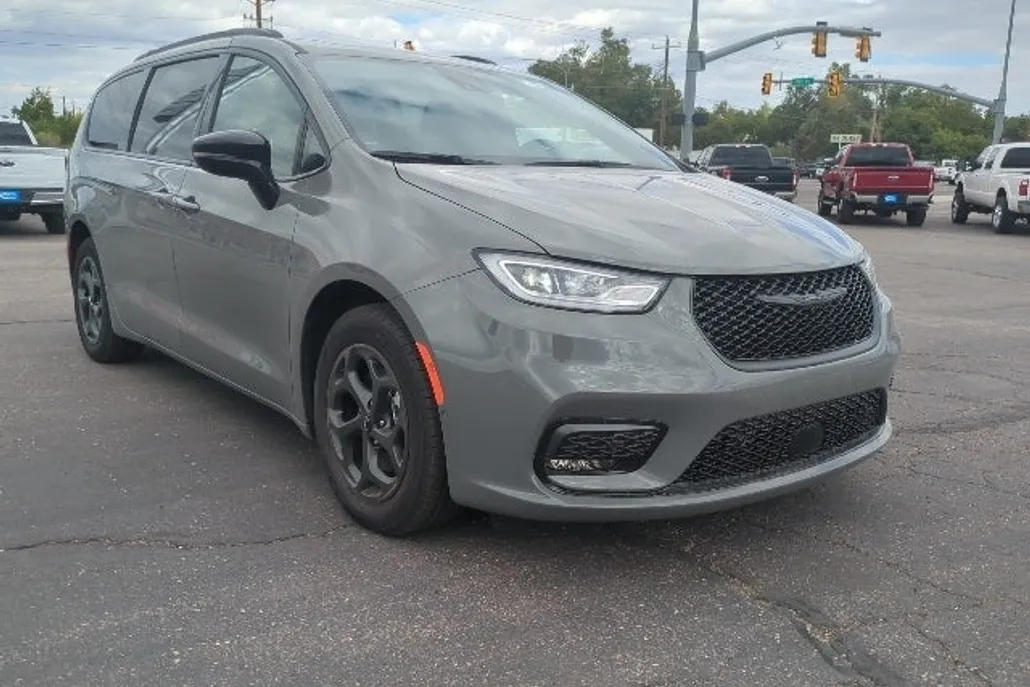 2025 Chrysler Pacifica Hybrid S Appearance photo 1