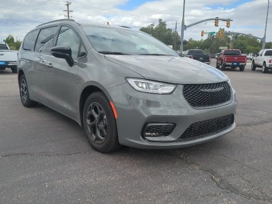 2025 Chrysler Pacifica Hybrid S Appearance photo 1