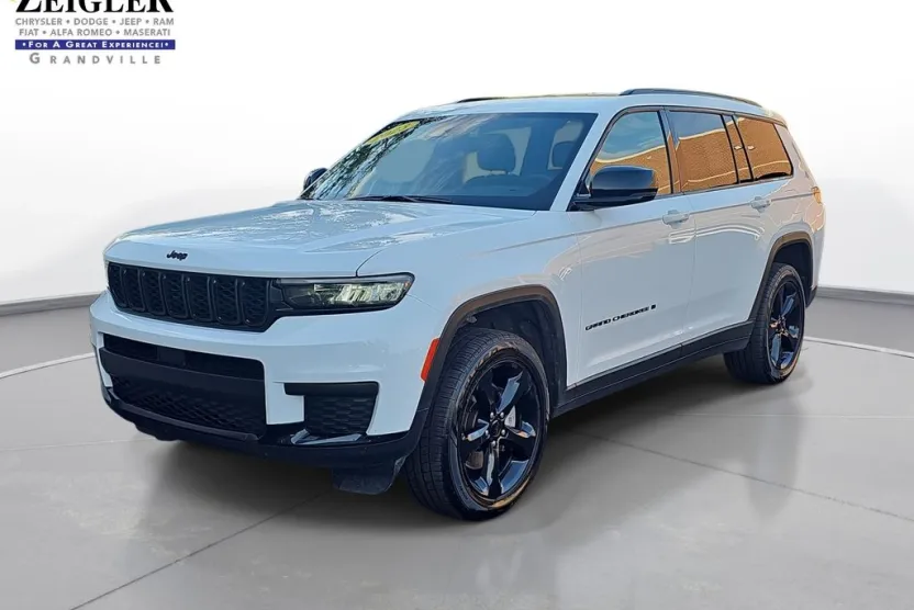 2023 Jeep Grand Cherokee Altitude photo 1