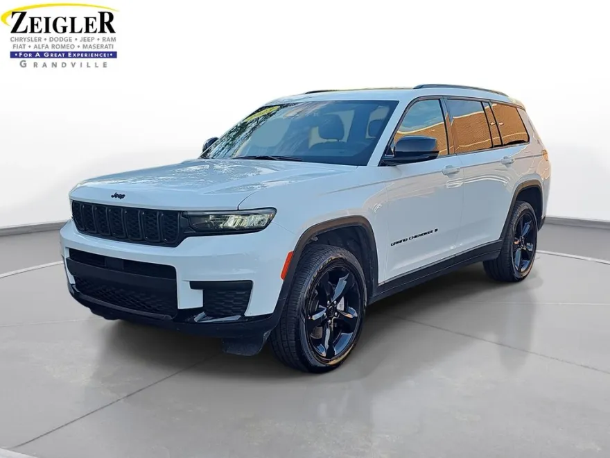 2023 Jeep Grand Cherokee Altitude photo 1