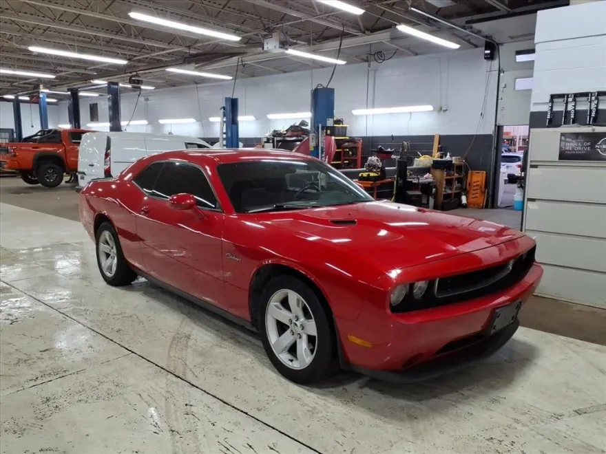 2013 Dodge Challenger SXT photo 1