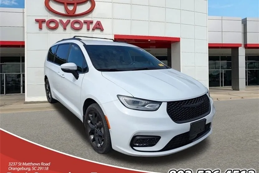 2023 Chrysler Pacifica Touring L photo 1