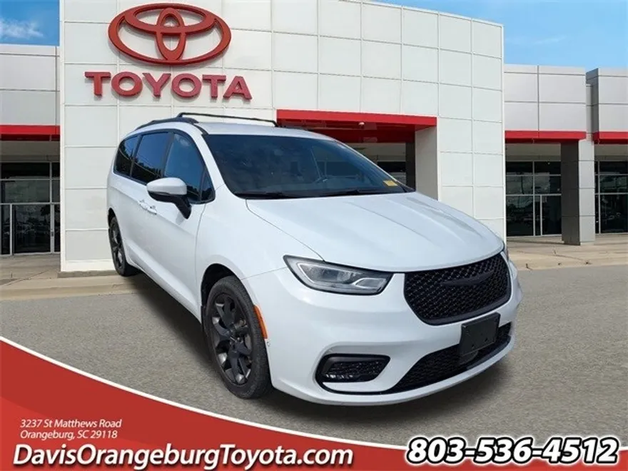2023 Chrysler Pacifica Touring L photo 1