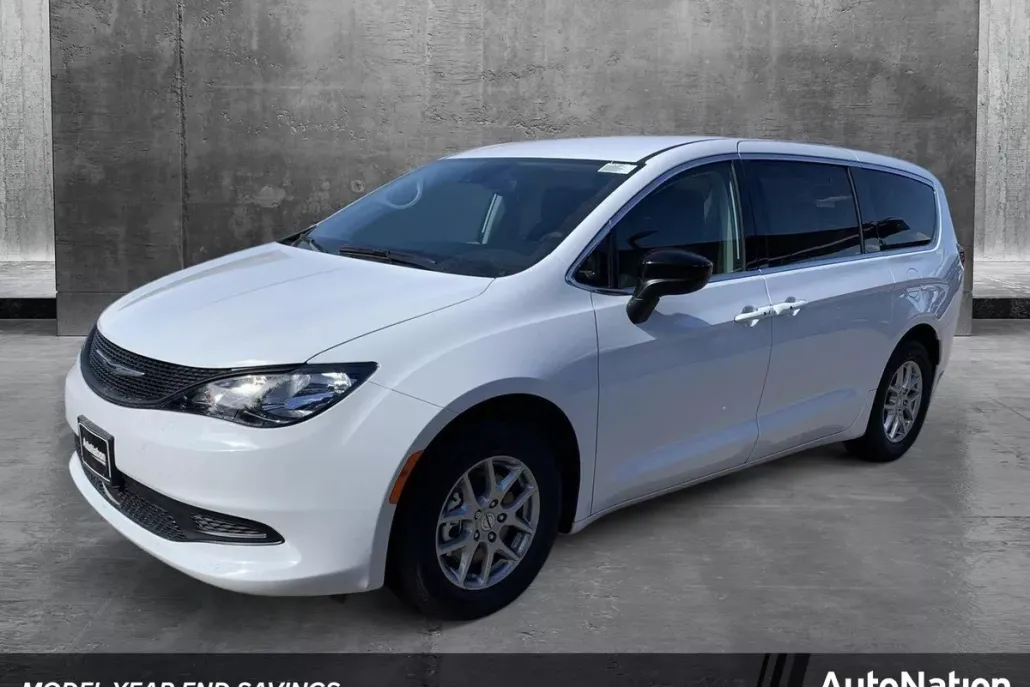 2024 Chrysler Voyager LX photo 1