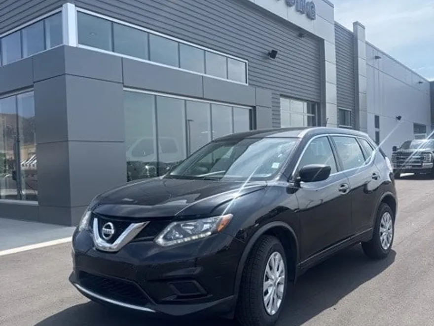 2016 Nissan Rogue SV photo 1