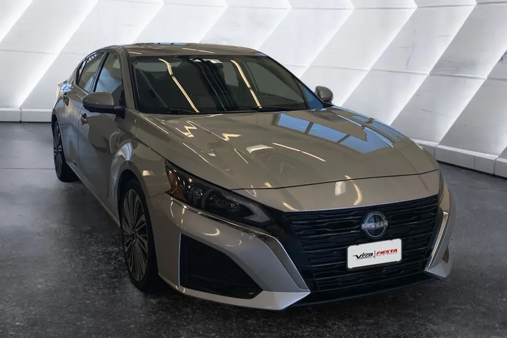 2024 Nissan Altima 2.5 SL photo 1