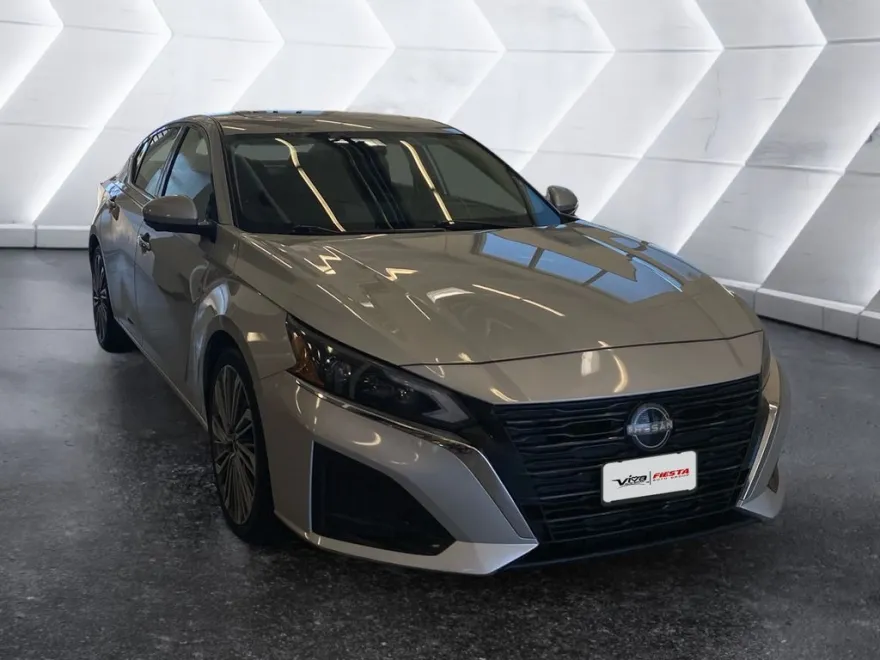 2024 Nissan Altima 2.5 SL photo 1