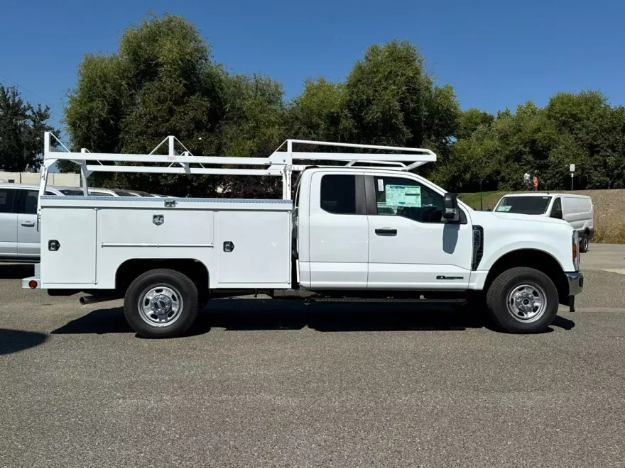 2025 Ford F-350 XL photo 1