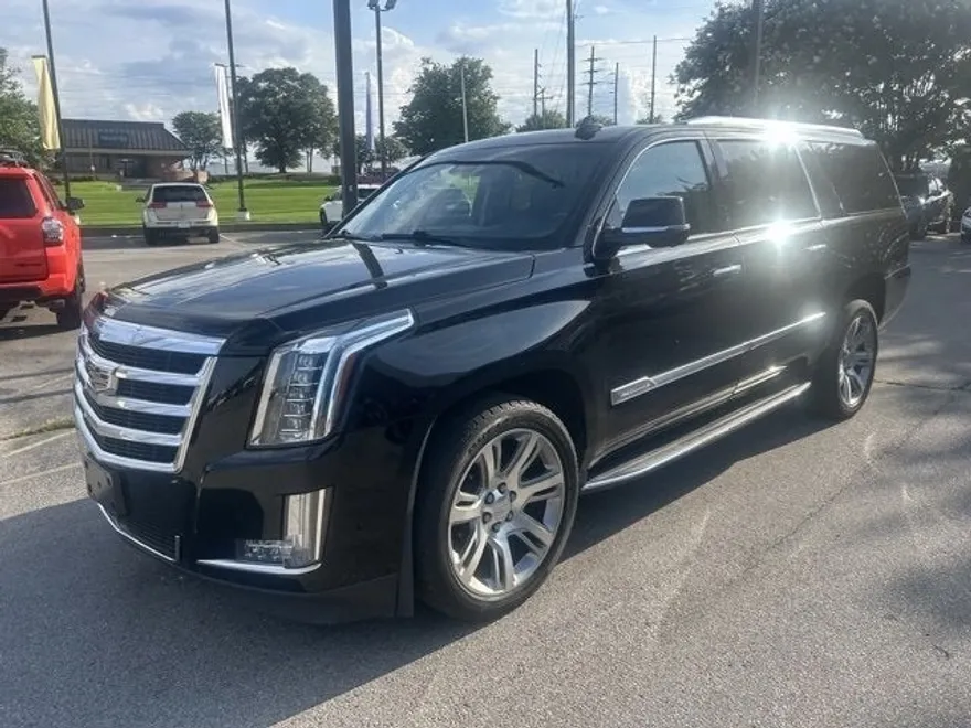 2018 Cadillac Escalade ESV Luxury photo 1