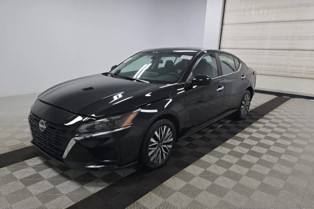 2024 Nissan Altima 2.5 SV photo 1