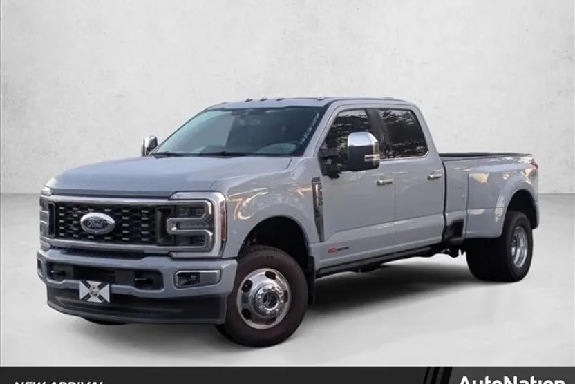 2025 Ford F-350 Platinum photo 1