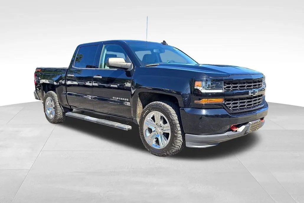 2018 Chevrolet Silverado 1500 Custom photo 1