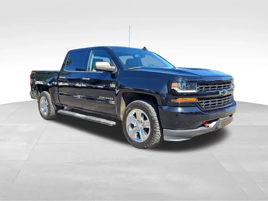 2018 Chevrolet Silverado 1500 Custom photo 1