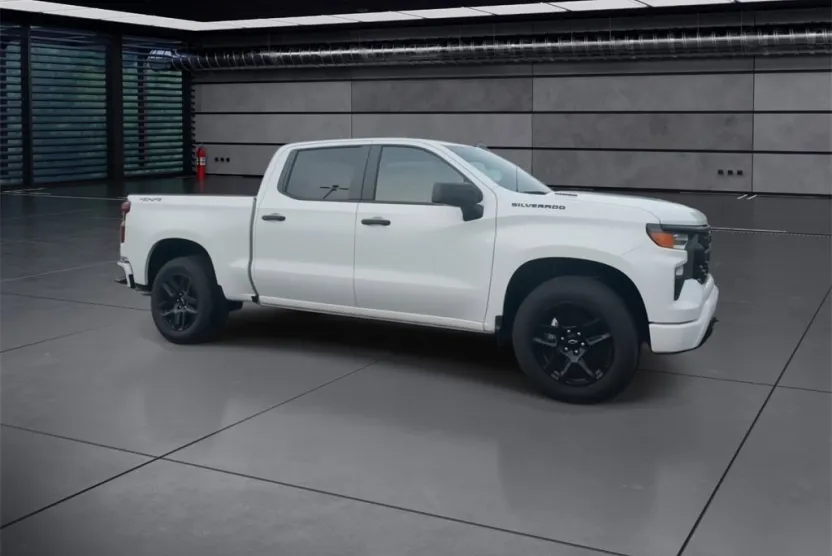 2026 Chevrolet Silverado 1500 Custom photo 1
