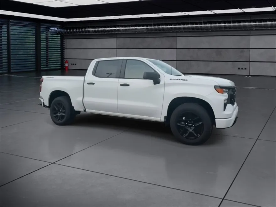 2026 Chevrolet Silverado 1500 Custom photo 1