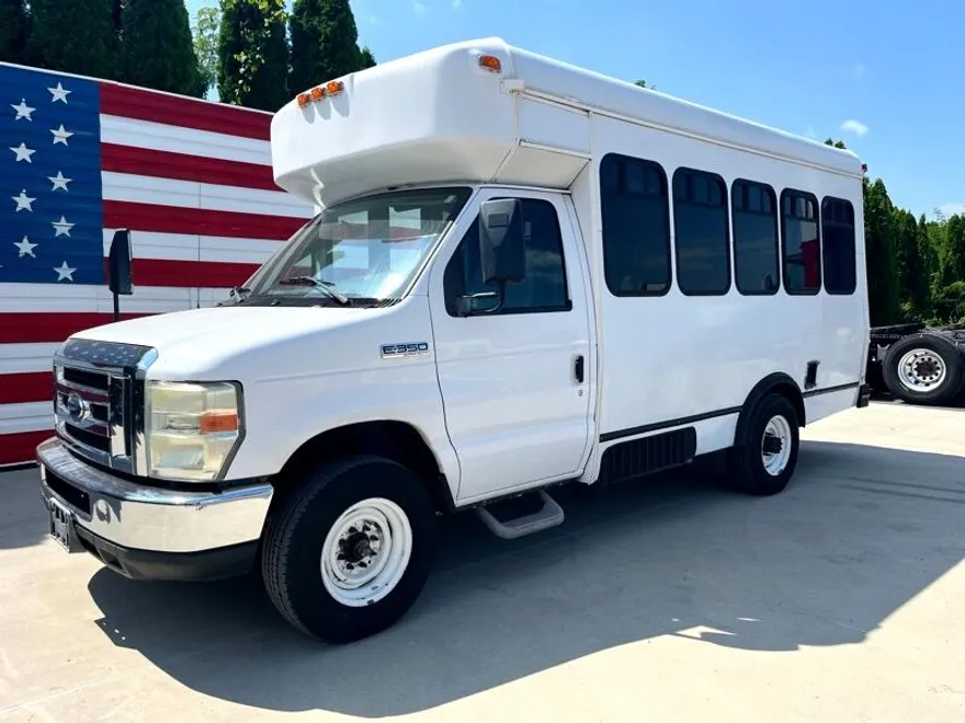 2008 Ford E-350 photo 1