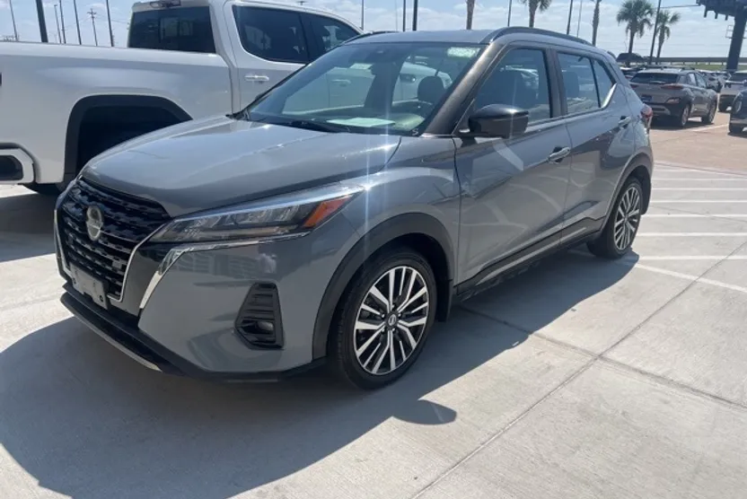 2021 Nissan Kicks SR photo 1