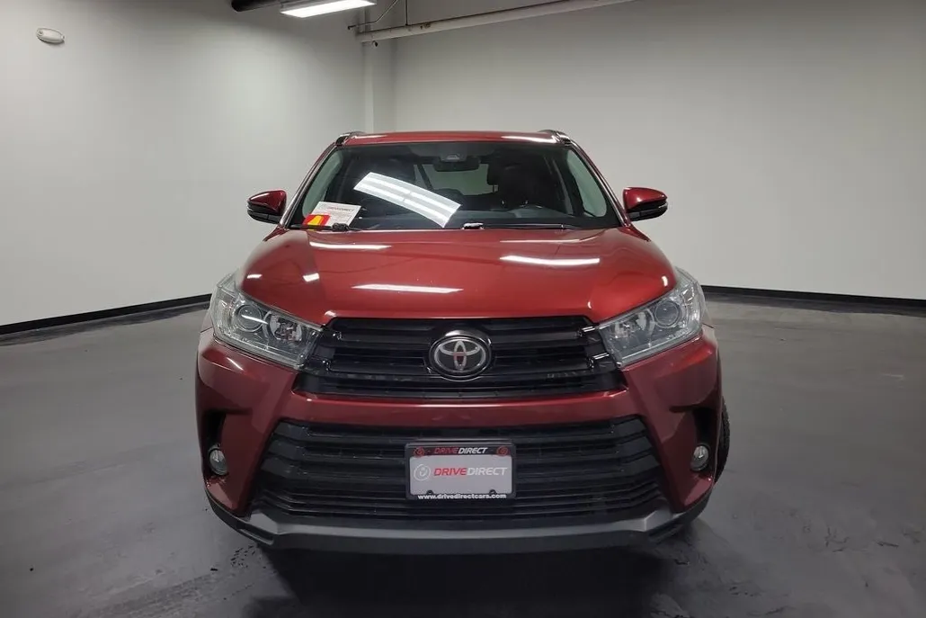 2017 Toyota Highlander SE photo 1