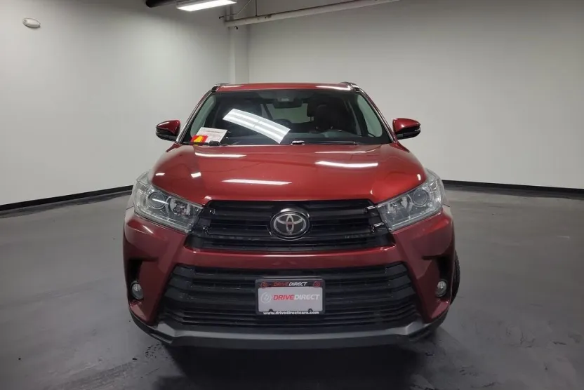 2017 Toyota Highlander SE photo 1