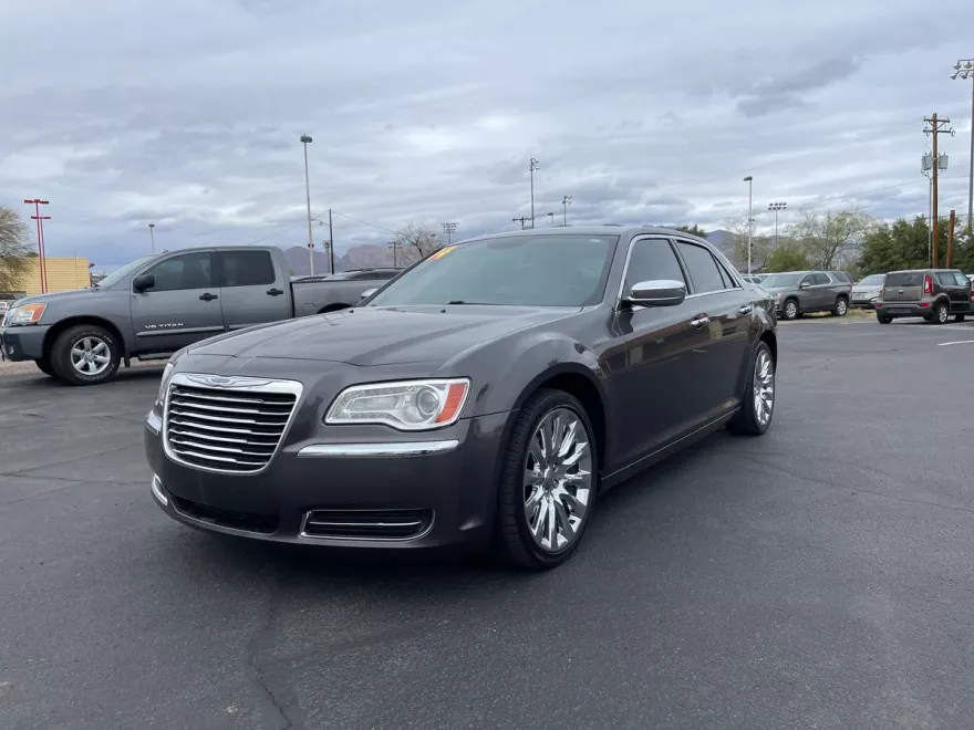 2014 Chrysler 300 photo 1
