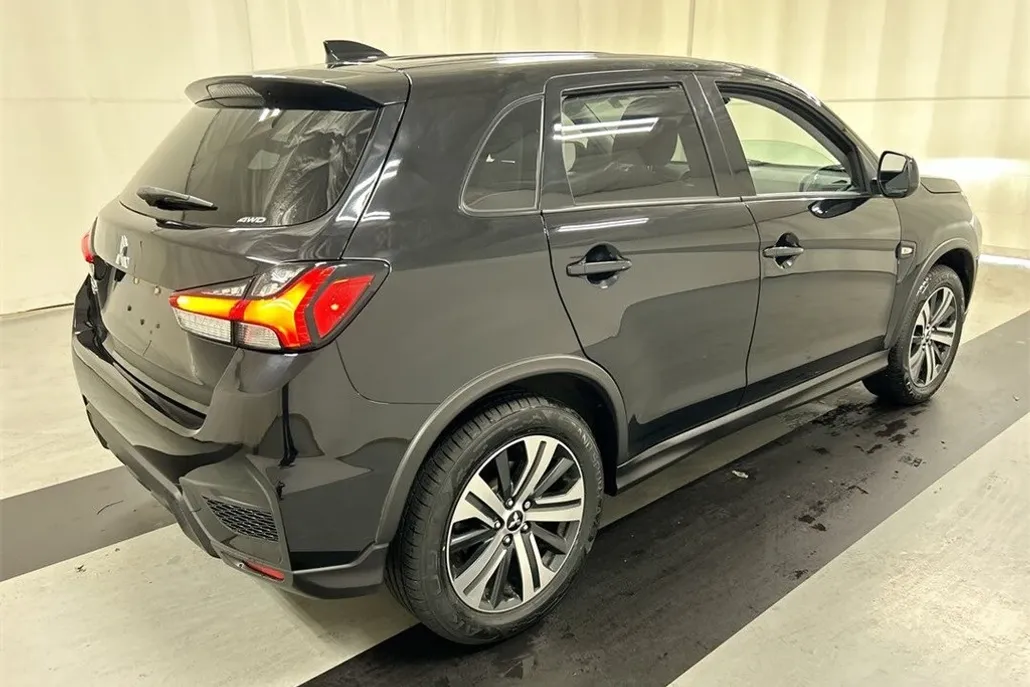 2021 Mitsubishi Outlander Sport ES photo 1