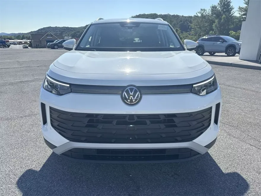 2025 Volkswagen Tiguan S photo 1