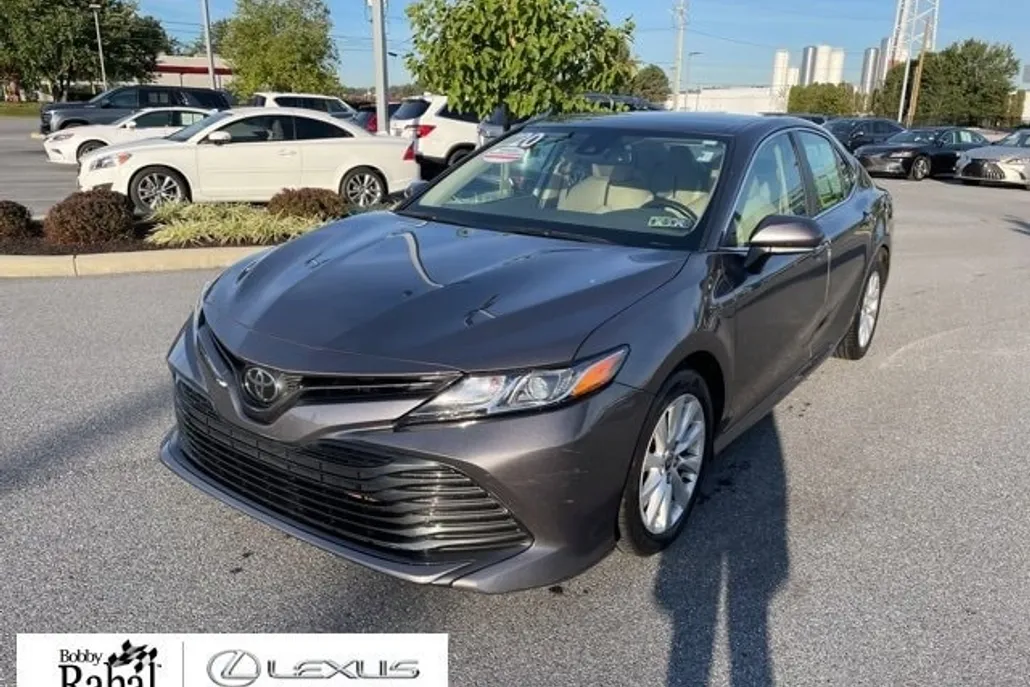 2020 Toyota Camry LE photo 1
