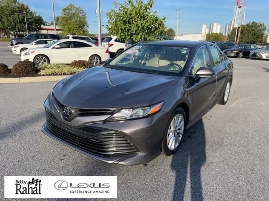 2020 Toyota Camry LE photo 1