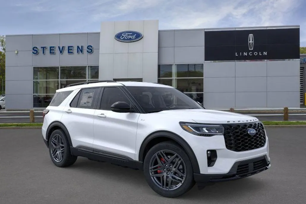 2025 Ford Explorer ST-Line photo 1