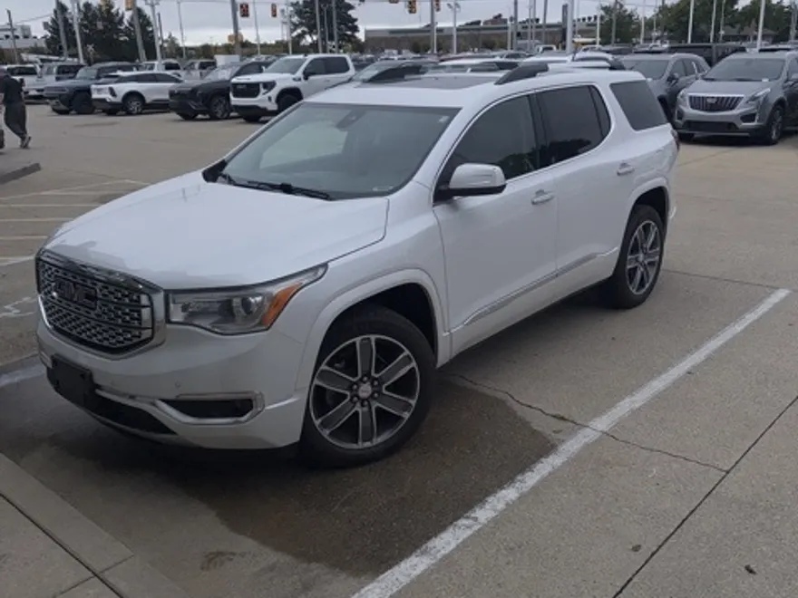 2019 Gmc Acadia Denali photo 1