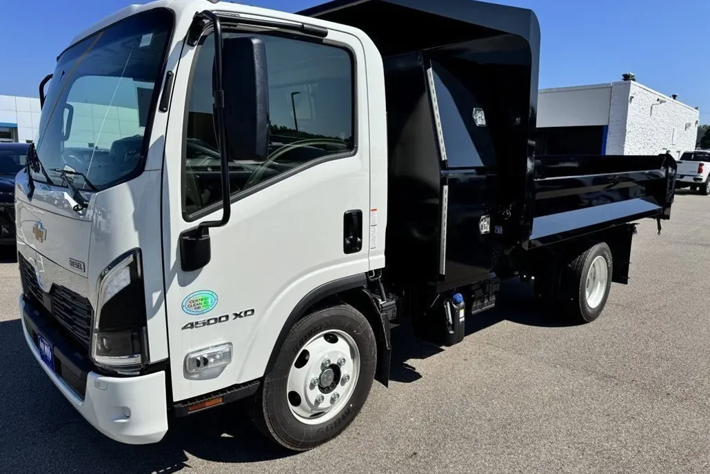 2025 Chevrolet Silverado 4500HD photo 1