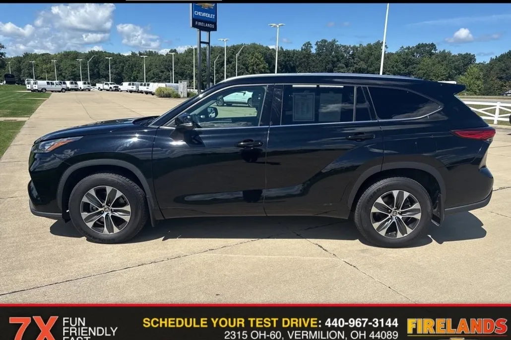 2020 Toyota Highlander XLE photo 1