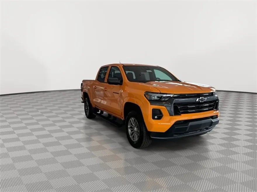 2025 Chevrolet Colorado Work Truck LT photo 1