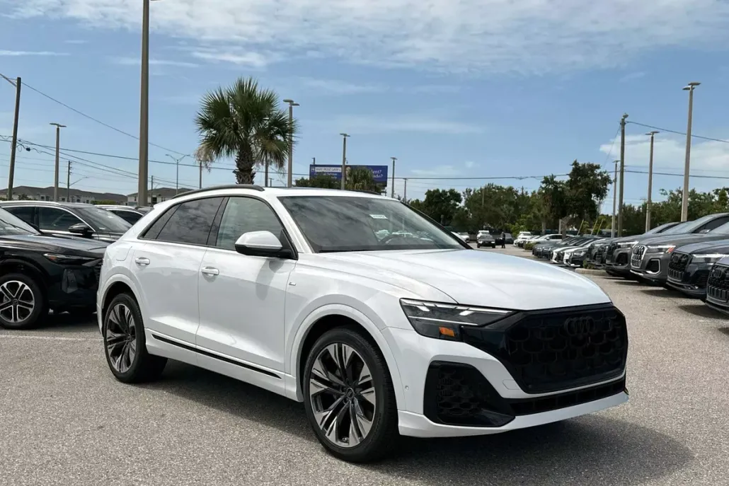 2025 Audi Q8 55 Premium Plus photo 1