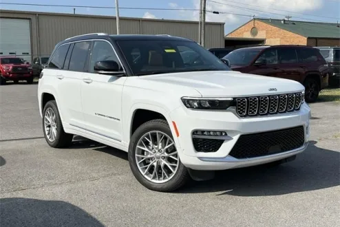2024 Jeep Cherokee Base photo 2