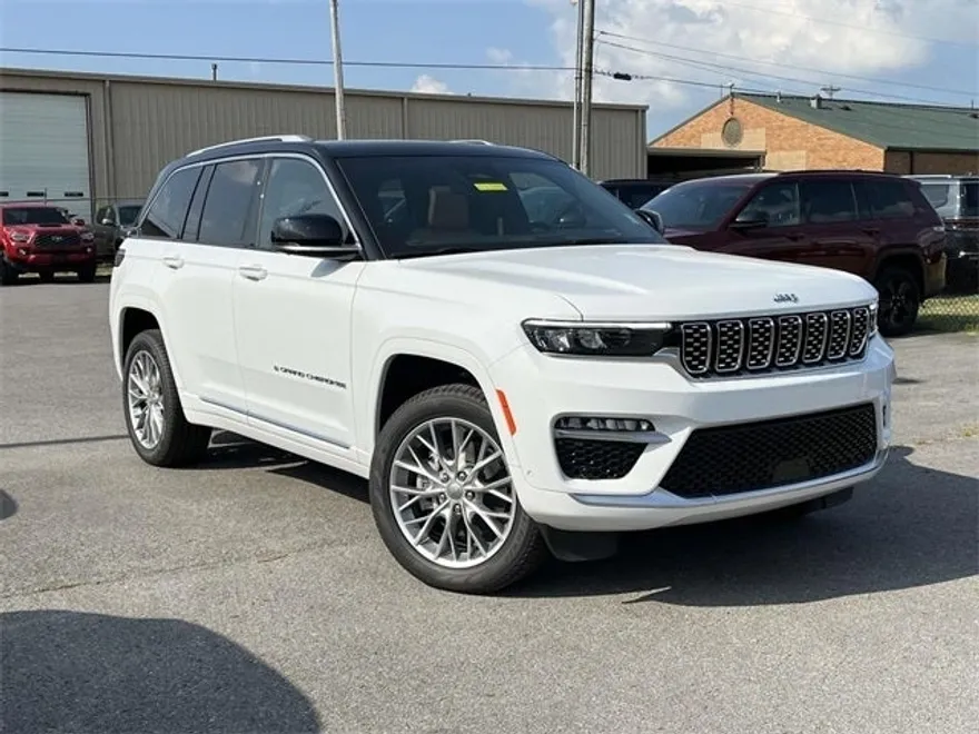 2024 Jeep Cherokee Base photo 2