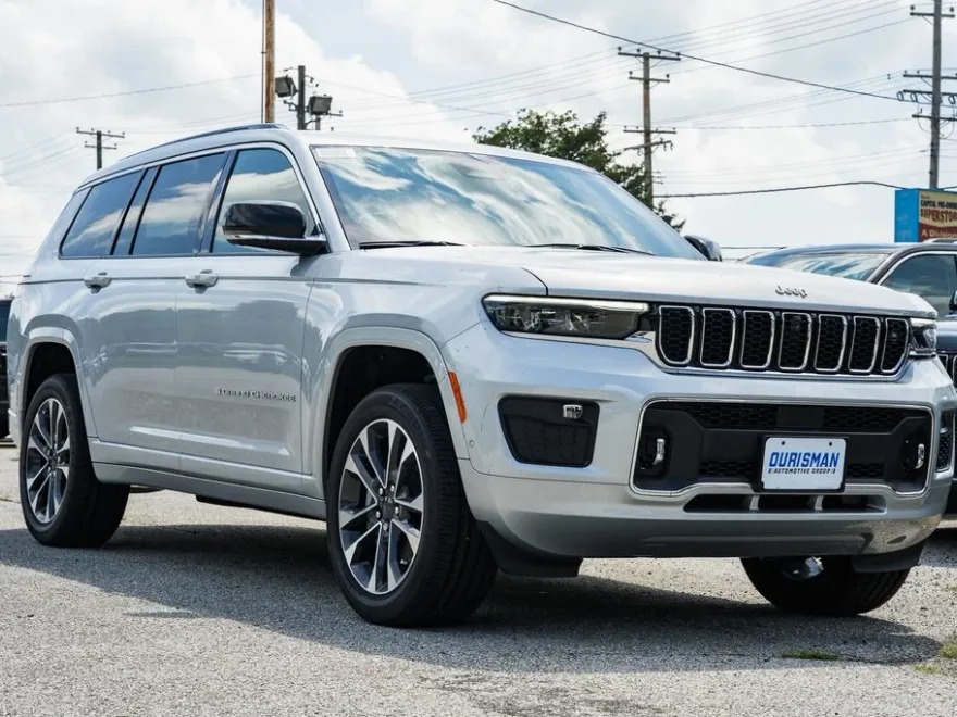 2025 Jeep Grand Cherokee Overland photo 1