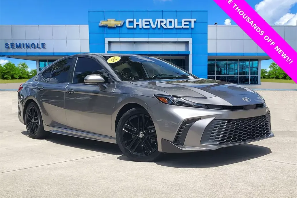 2025 Toyota Camry LE photo 1
