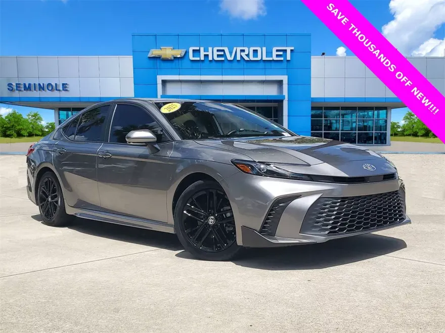 2025 Toyota Camry LE photo 1