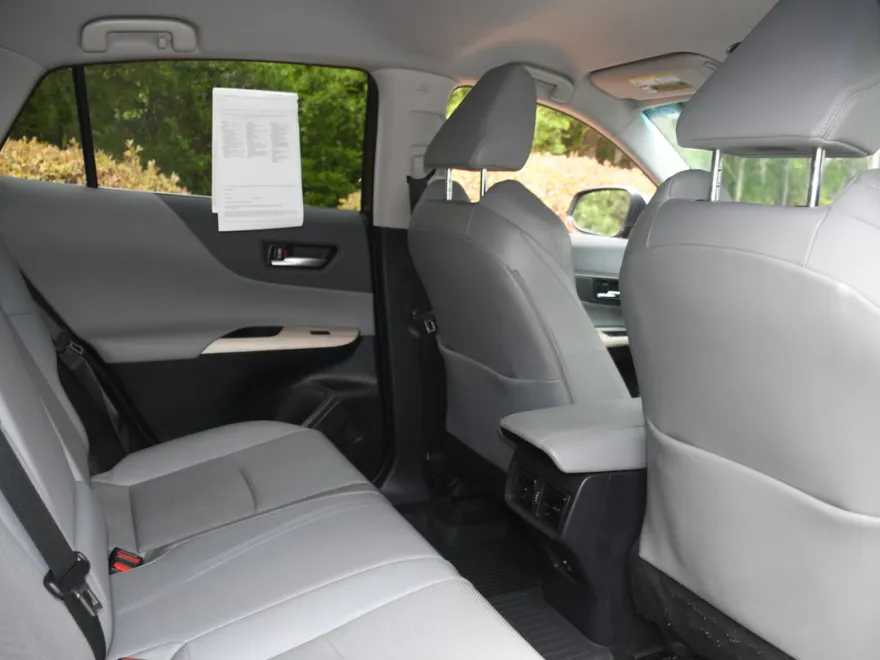 2021 Toyota Venza LE photo 1