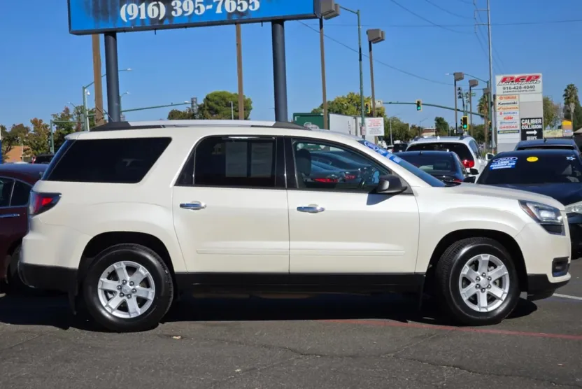 2015 Gmc Acadia SLE photo 1