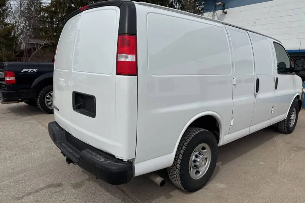 2021 Chevrolet Express 3500 Cargo Van photo 1